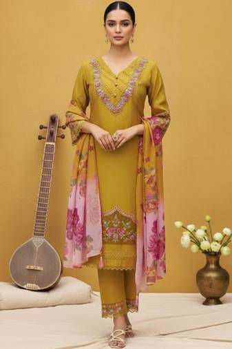 Women Floral Embroidered Regular Thread Work Pure Cotton Kurta with Trousers & With Dupatta