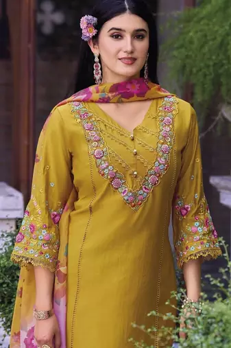 Women Floral Embroidered Regular Thread Work Pure Cotton Kurta with Trousers & With Dupatta