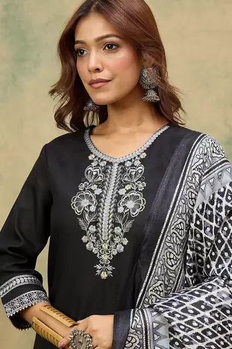 Floral Yoke Design Thread Work Straight Kurta With Trousers & Dupatta