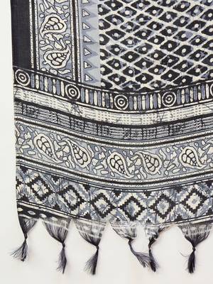 Floral Yoke Design Thread Work Straight Kurta With Trousers & Dupatta 4