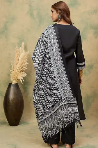 Floral Yoke Design Thread Work Straight Kurta With Trousers & Dupatta