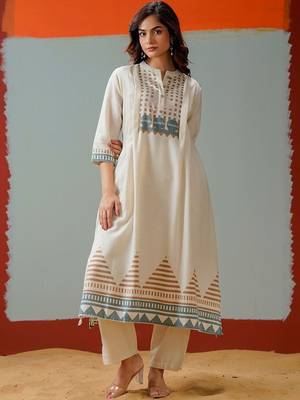 Women Printed Regular Kurta with Trousers & With Dupatta 1