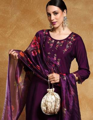 Women Floral Embroidered Regular Kurta with Trousers & With Dupatta 2