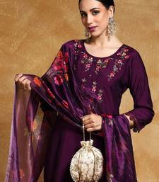 Women Floral Embroidered Regular Kurta with Trousers & With Dupatta
