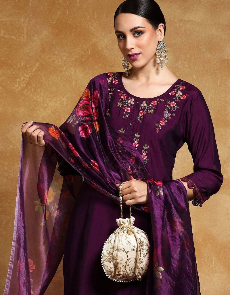 Women Floral Embroidered Regular Kurta with Trousers & With Dupatta