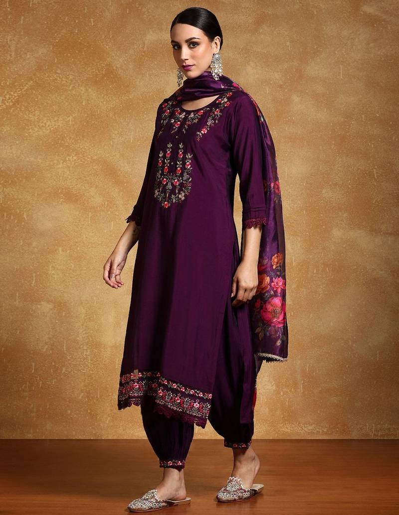 Women Floral Embroidered Regular Kurta with Trousers & With Dupatta