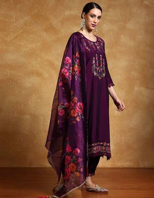 Women Floral Embroidered Regular Kurta with Trousers & With Dupatta 4