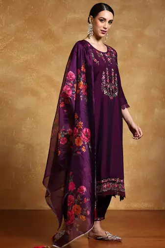 Women Floral Embroidered Regular Kurta with Trousers & With Dupatta