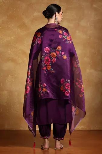 Women Floral Embroidered Regular Kurta with Trousers & With Dupatta