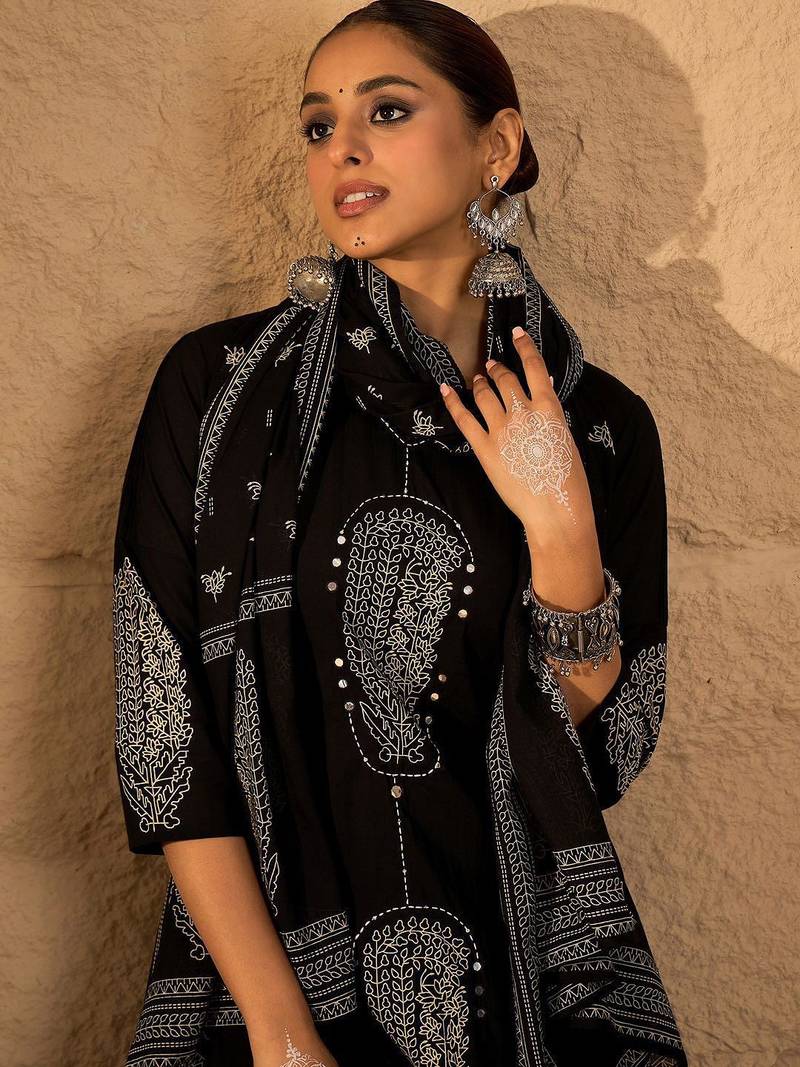 Women Printed Pure Cotton Kurta with Trousers & Dupatta