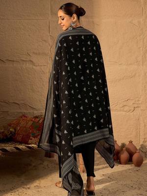 Women Printed Pure Cotton Kurta with Trousers & Dupatta 5