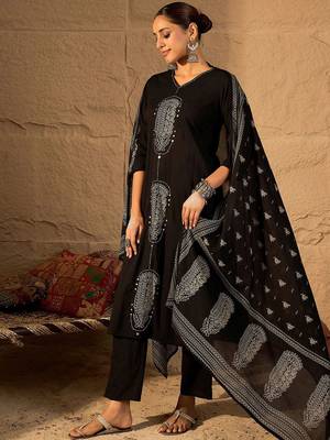 Women Printed Pure Cotton Kurta with Trousers & Dupatta 6