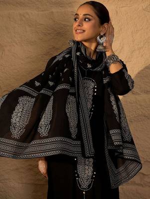 Women Printed Pure Cotton Kurta with Trousers & Dupatta 7