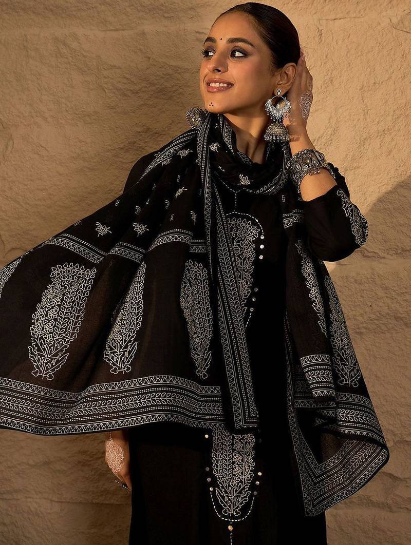 Women Printed Pure Cotton Kurta with Trousers & Dupatta