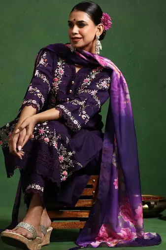 Women Floral Embroidered Regular Thread Work  Cotton Kurta with Trousers & With Dupatta