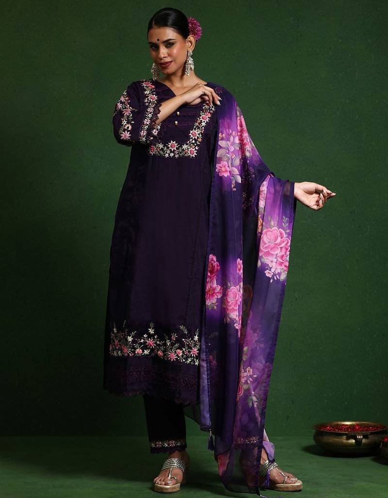 Women Floral Embroidered Regular Thread Work  Cotton Kurta with Trousers & With Dupatta