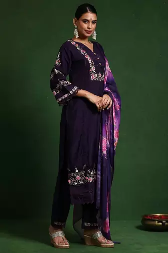 Women Floral Embroidered Regular Thread Work  Cotton Kurta with Trousers & With Dupatta