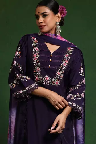 Women Floral Embroidered Regular Thread Work  Cotton Kurta with Trousers & With Dupatta