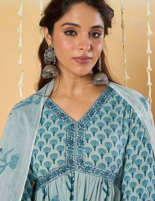Women Floral Printed Empire  Cotton Kurta with Trousers & With Dupatta 2