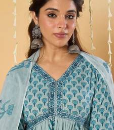 Women Floral Printed Empire  Cotton Kurta with Trousers & With Dupatta