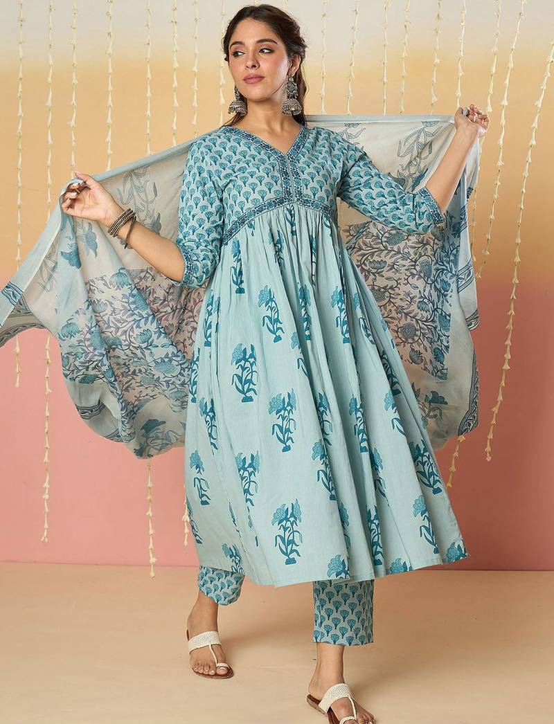 Women Floral Printed Empire  Cotton Kurta with Trousers & With Dupatta