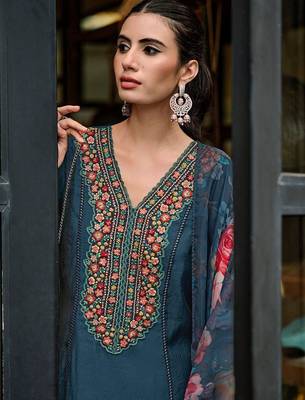 Floral Embroidered Panelled Thread Work A-Line Kurta With Trousers & Dupatta 3
