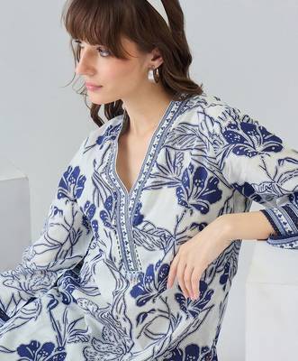 Women Floral Printed Regular  Cotton Kurta with Trousers 2