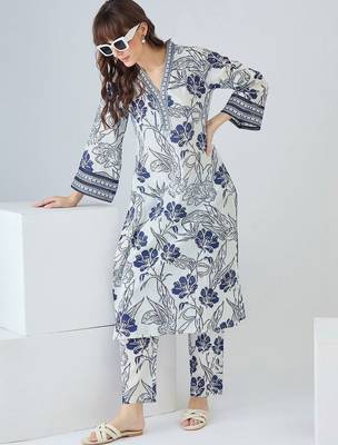 Women Floral Printed Regular  Cotton Kurta with Trousers 1