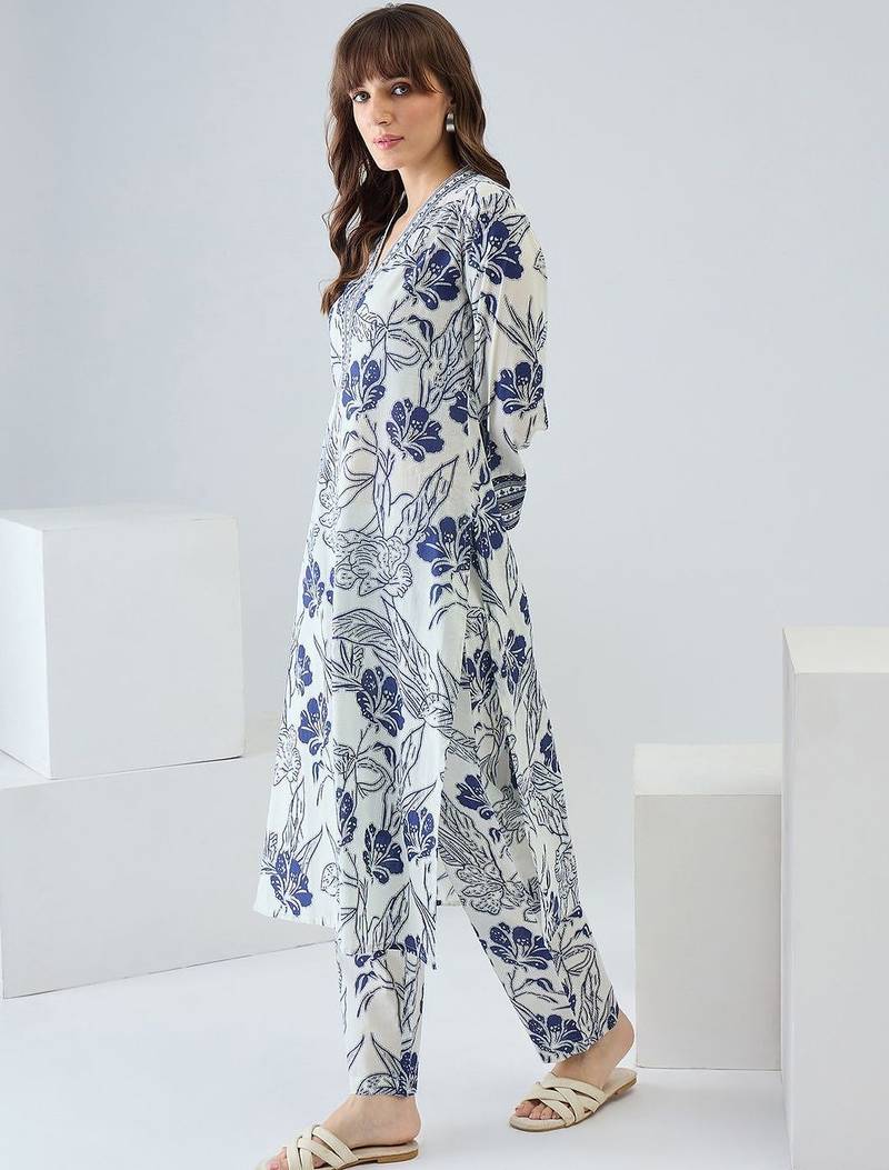Women Floral Printed Regular  Cotton Kurta with Trousers