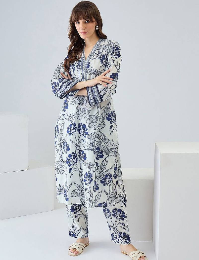 Women Floral Printed Regular  Cotton Kurta with Trousers
