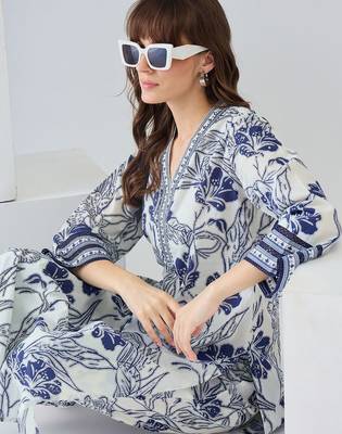 Women Floral Printed Regular  Cotton Kurta with Trousers 6