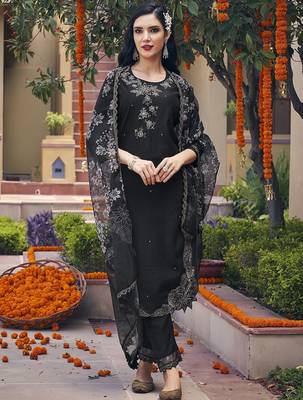 Black & White Floral Embroidered Regular Kurta With Trousers & Dupatta 1