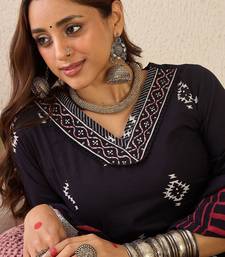 Women V-Neck Ethnic Motifs Printed Pure Cotton Kurta with Trousers & Dupatta