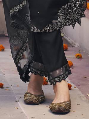 Black & White Floral Embroidered Regular Kurta With Trousers & Dupatta 5
