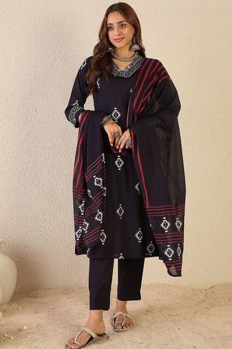 Women V-Neck Ethnic Motifs Printed Pure Cotton Kurta with Trousers & Dupatta