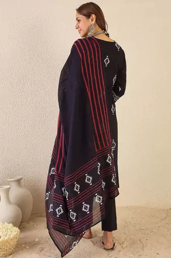 Women V-Neck Ethnic Motifs Printed Pure Cotton Kurta with Trousers & Dupatta