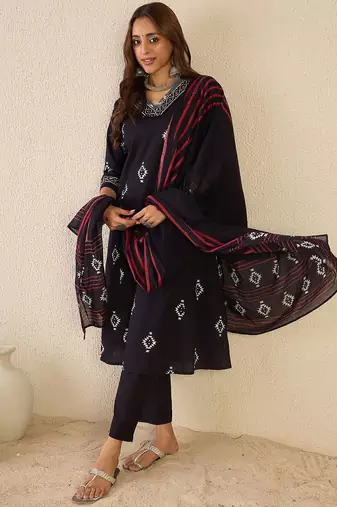 Women V-Neck Ethnic Motifs Printed Pure Cotton Kurta with Trousers & Dupatta