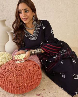 Women V-Neck Ethnic Motifs Printed Pure Cotton Kurta with Trousers & Dupatta 6