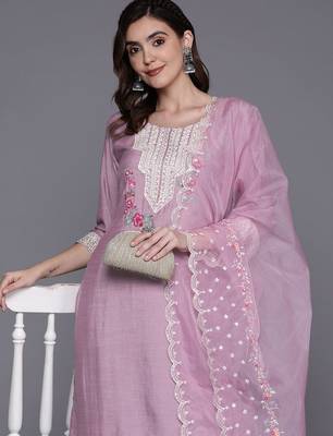 Floral Embroidered Regular Thread Work Kurta With Trousers & Dupatta 2