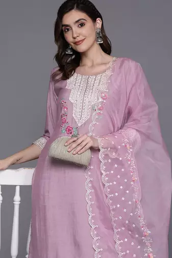 Floral Embroidered Regular Thread Work Kurta With Trousers & Dupatta