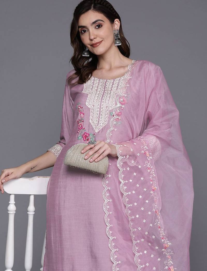 Floral Embroidered Regular Thread Work Kurta With Trousers & Dupatta