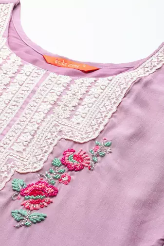 Floral Embroidered Regular Thread Work Kurta With Trousers & Dupatta