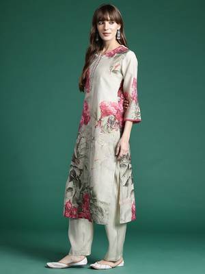 Floral Printed Regular Kurta with Trousers & Dupatta 5