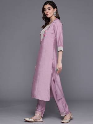 Floral Embroidered Regular Thread Work Kurta With Trousers & Dupatta 6
