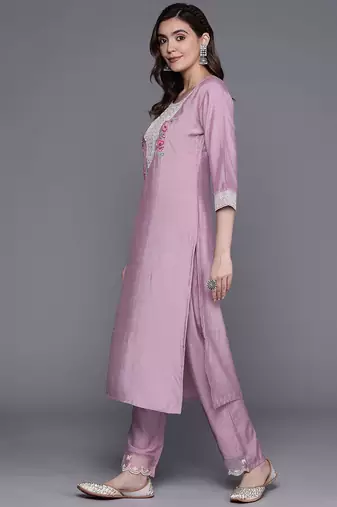 Floral Embroidered Regular Thread Work Kurta With Trousers & Dupatta