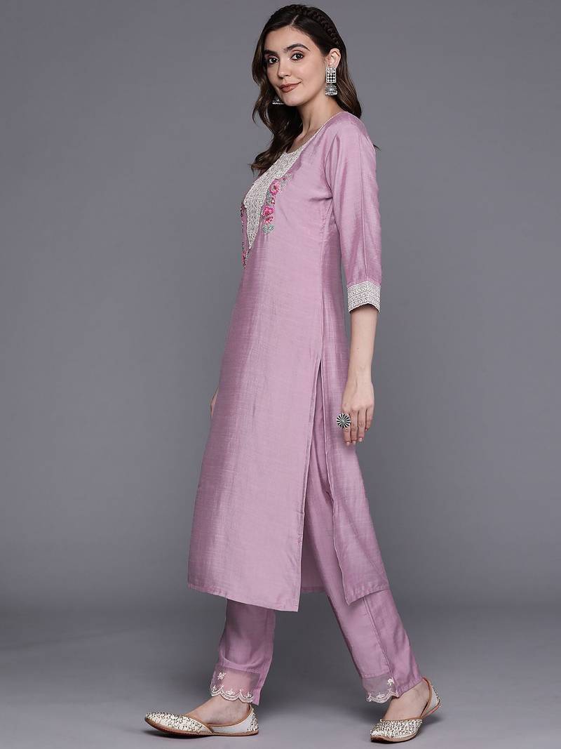 Floral Embroidered Regular Thread Work Kurta With Trousers & Dupatta