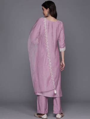 Floral Embroidered Regular Thread Work Kurta With Trousers & Dupatta 7