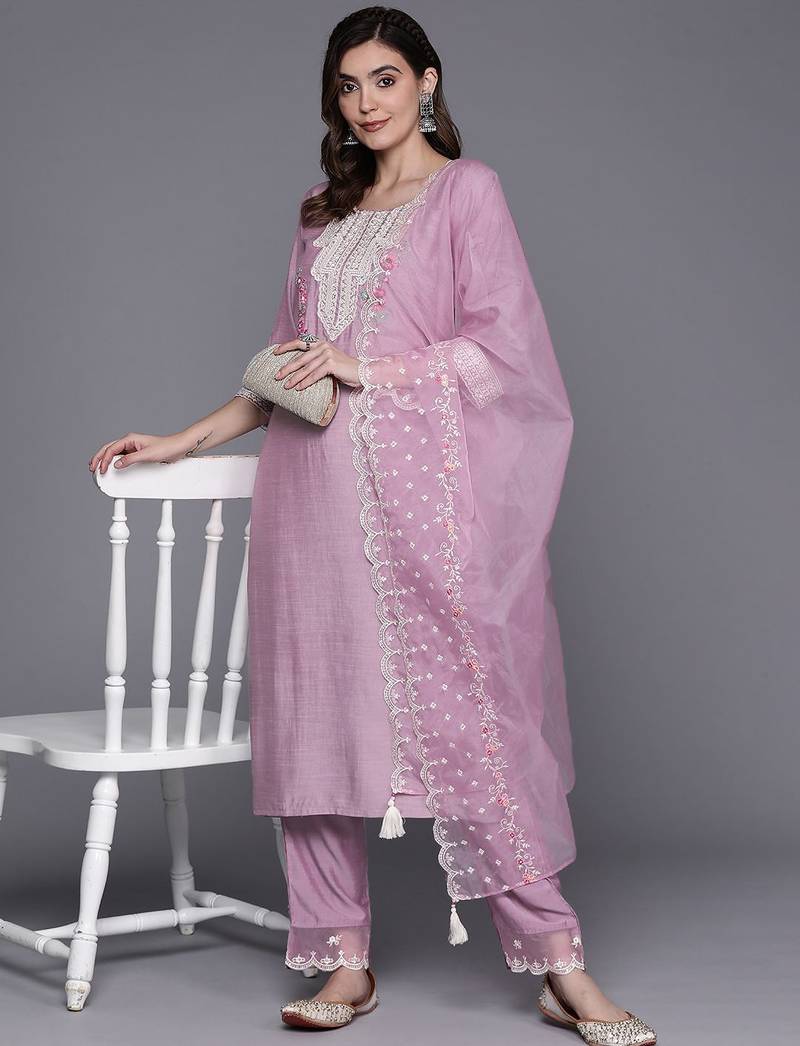 Floral Embroidered Regular Thread Work Kurta With Trousers & Dupatta