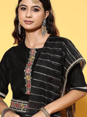 Deep Black Yoke Design Kurta with Solid Trousers 4