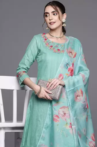 Floral Embroidered Panelled Thread Work Pure Cotton Kurta With Trousers & Dupatta